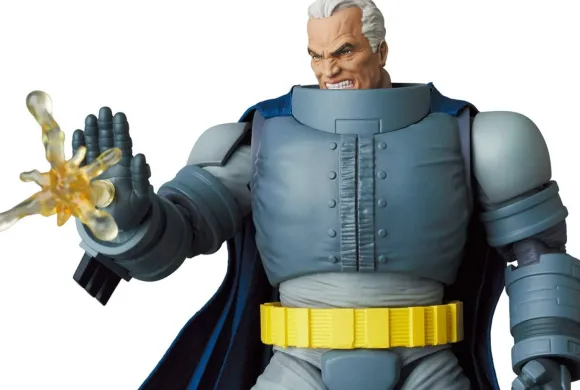 MAFEX Armored Batman (The Dark Knight Returns)