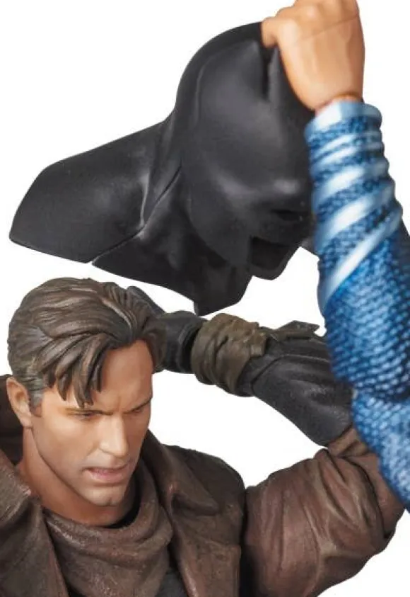 MAFEX Batman V. Superman: Knightmare Batman