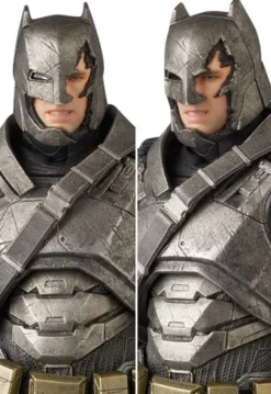 MAFEX Batman V. Superman: Knightmare Batman
