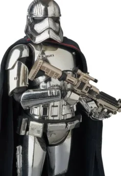 MAFEX Captain Phasma (Star Wars: The Force Awakens)