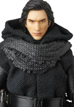 MAFEX Kylo Ren (Star Wars: The Force Awakens)