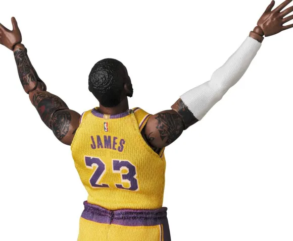 Mafex LeBron James (Los Angeles Lakers)