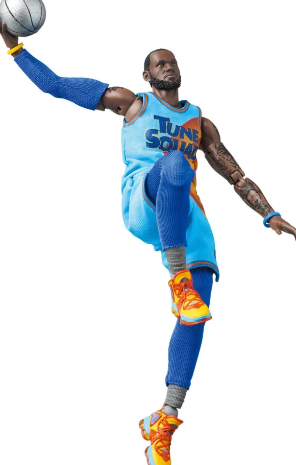 MAFEX LeBron James SPACE JAM: A NEW LEGACY Ver.