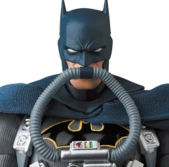 MAFEX Stealth Jumper Batman (Batman: Hush Ver.)