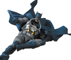 MAFEX Stealth Jumper Batman (Batman: Hush Ver.)