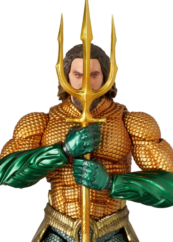 MAFEX Aquaman (Gold & Green Suit)