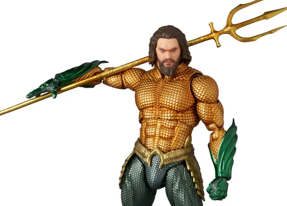 MAFEX Aquaman (Gold & Green Suit)